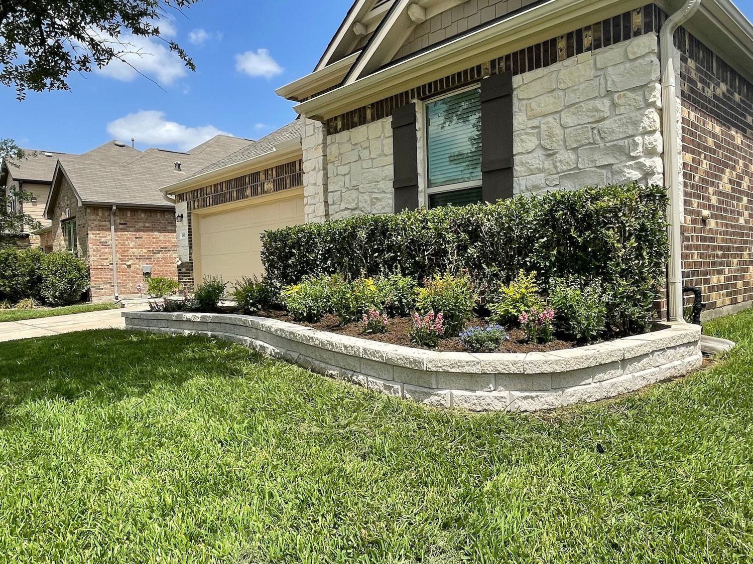 Bezuz-Lawn-and-Landscaping_Residential-Landscaping-in-Katy-TX-130 2